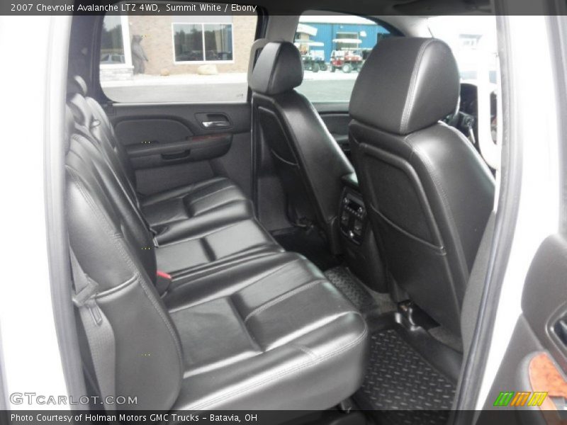 Summit White / Ebony 2007 Chevrolet Avalanche LTZ 4WD