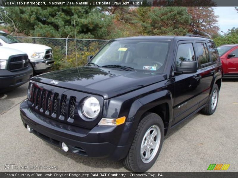 Front 3/4 View of 2014 Patriot Sport