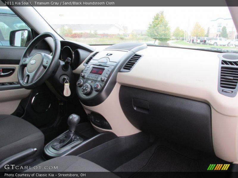 Titanium Gray / Sand/Black Houndstooth Cloth 2011 Kia Soul !