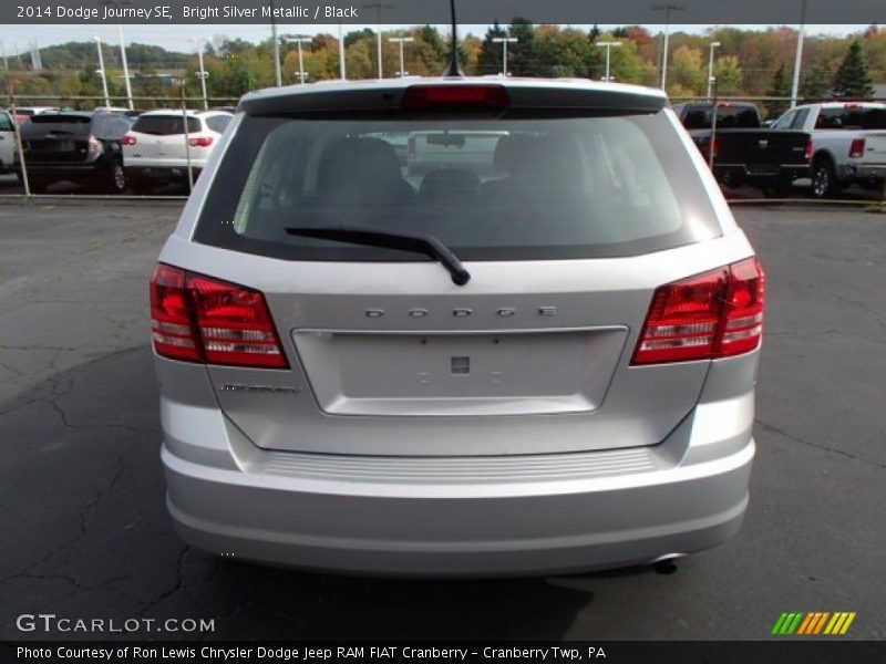 Bright Silver Metallic / Black 2014 Dodge Journey SE