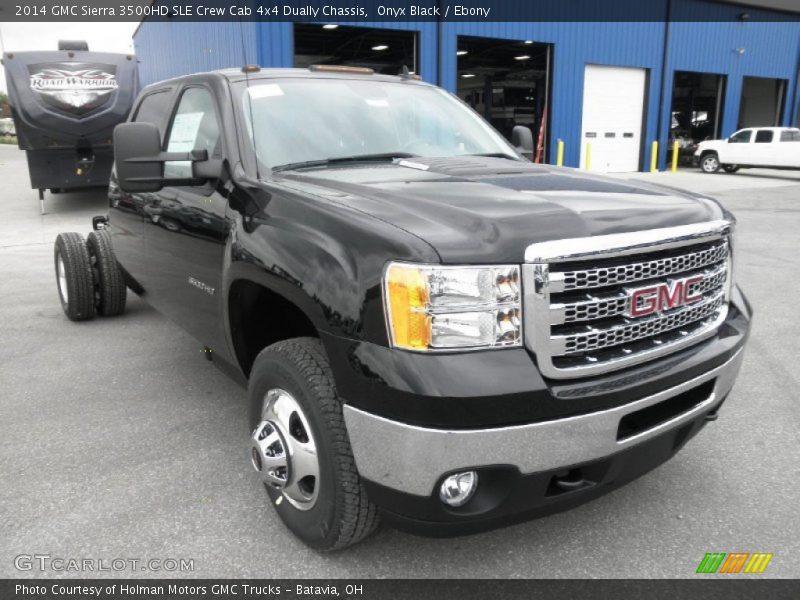 Front 3/4 View of 2014 Sierra 3500HD SLE Crew Cab 4x4 Dually Chassis