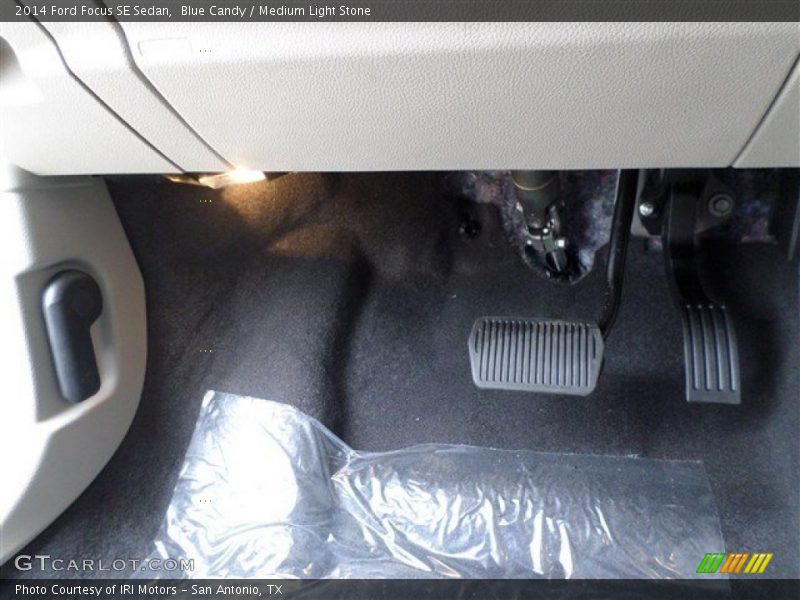 Blue Candy / Medium Light Stone 2014 Ford Focus SE Sedan
