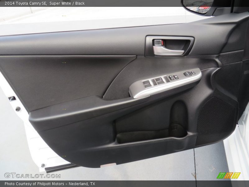Super White / Black 2014 Toyota Camry SE