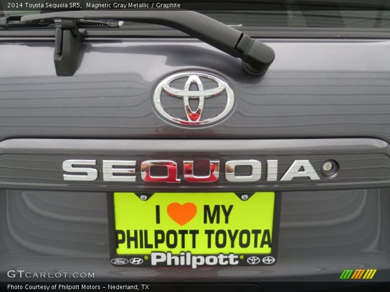 Magnetic Gray Metallic / Graphite 2014 Toyota Sequoia SR5