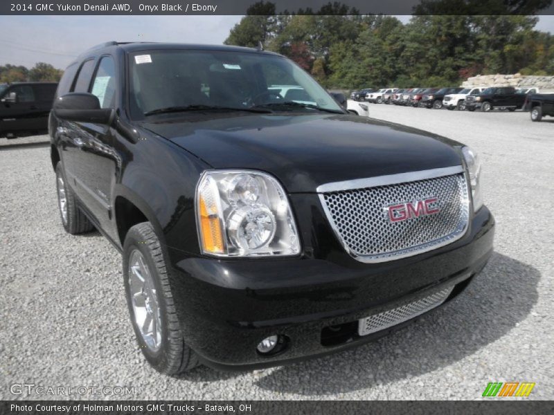 Front 3/4 View of 2014 Yukon Denali AWD