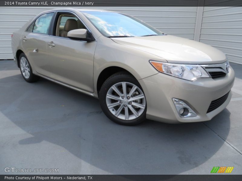 Champagne Mica / Ivory 2014 Toyota Camry XLE