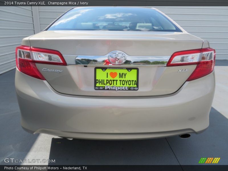 Champagne Mica / Ivory 2014 Toyota Camry XLE