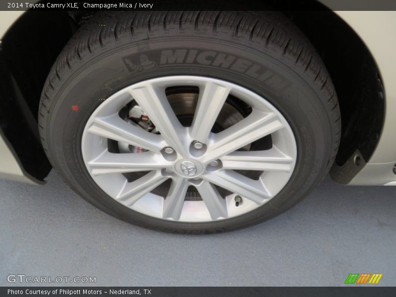 Champagne Mica / Ivory 2014 Toyota Camry XLE