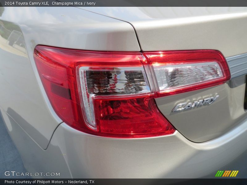 Champagne Mica / Ivory 2014 Toyota Camry XLE