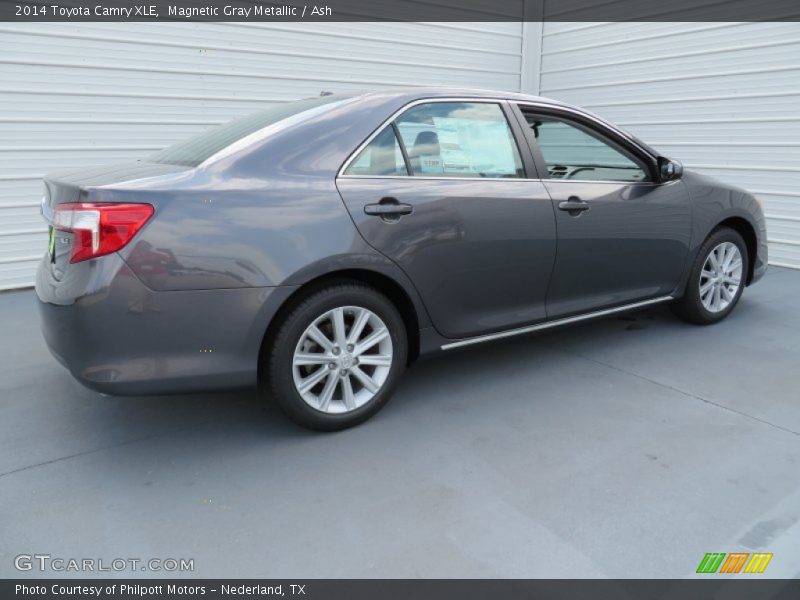 Magnetic Gray Metallic / Ash 2014 Toyota Camry XLE