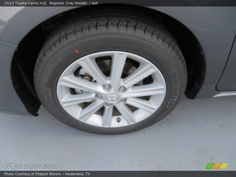 Magnetic Gray Metallic / Ash 2014 Toyota Camry XLE