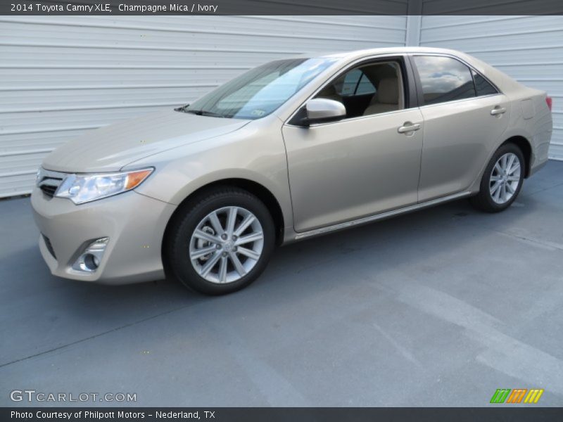 Champagne Mica / Ivory 2014 Toyota Camry XLE