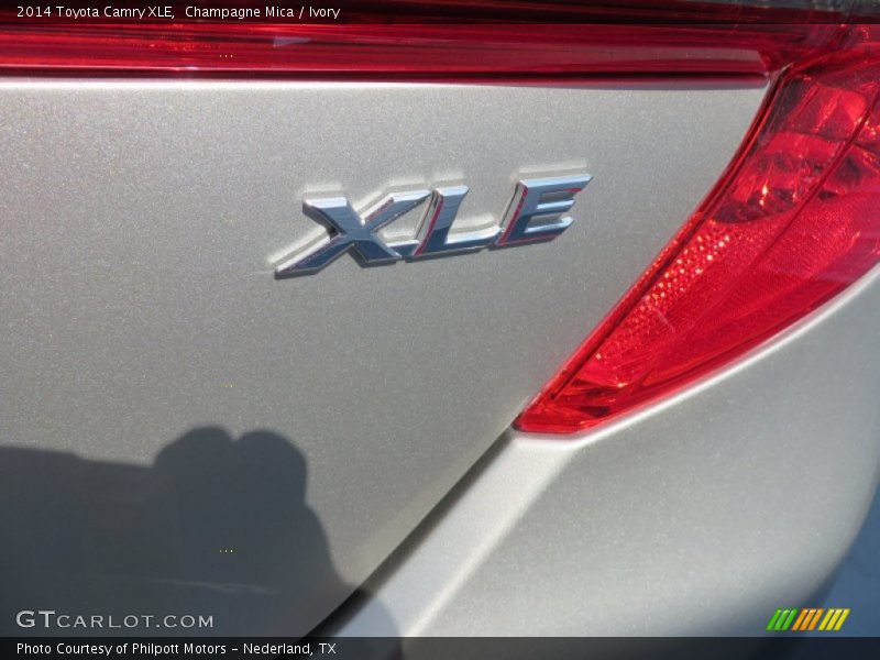 Champagne Mica / Ivory 2014 Toyota Camry XLE