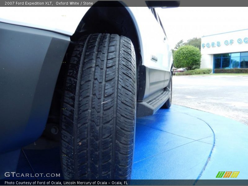 Oxford White / Stone 2007 Ford Expedition XLT