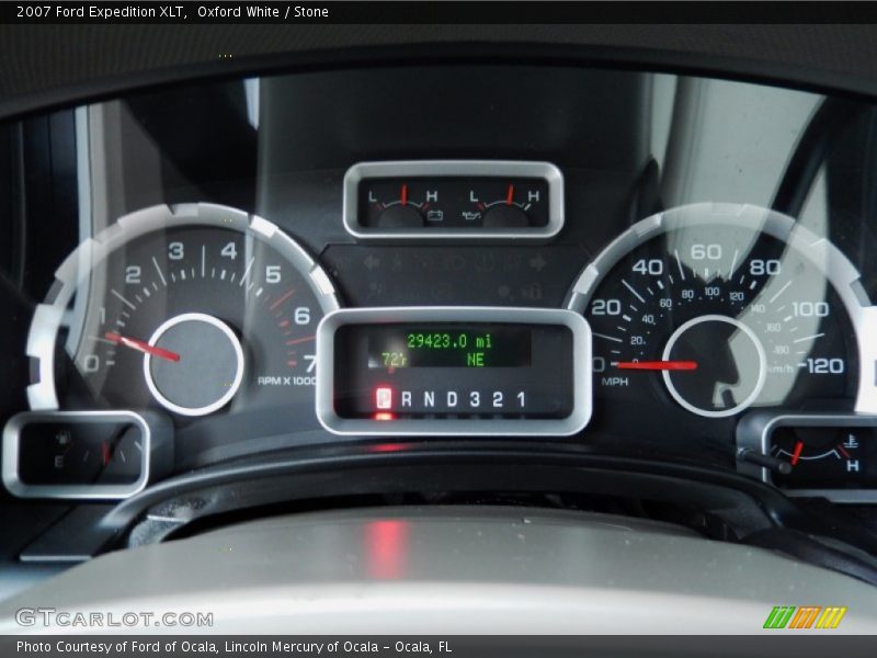 Oxford White / Stone 2007 Ford Expedition XLT