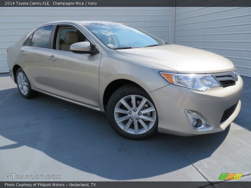 Champagne Mica / Ivory 2014 Toyota Camry XLE