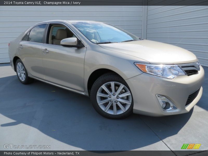 Champagne Mica / Ivory 2014 Toyota Camry XLE