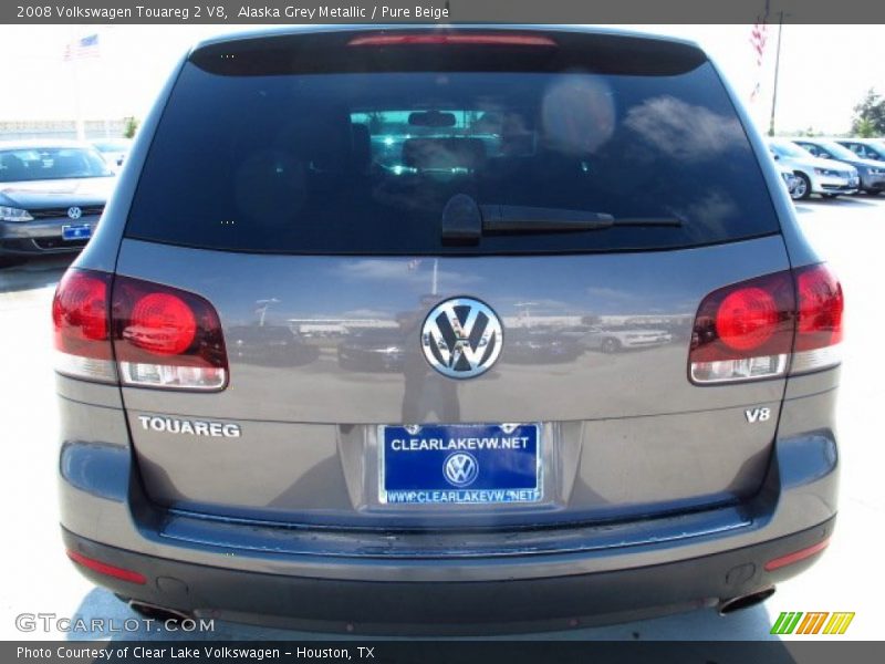 Alaska Grey Metallic / Pure Beige 2008 Volkswagen Touareg 2 V8