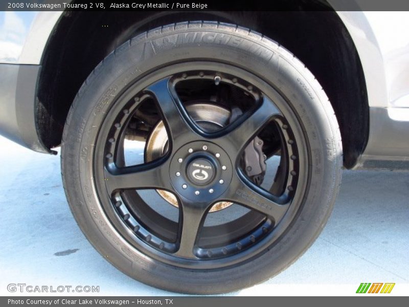 Alaska Grey Metallic / Pure Beige 2008 Volkswagen Touareg 2 V8