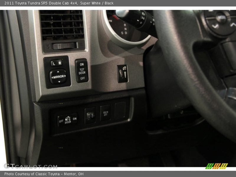 Super White / Black 2011 Toyota Tundra SR5 Double Cab 4x4