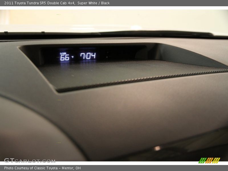 Super White / Black 2011 Toyota Tundra SR5 Double Cab 4x4