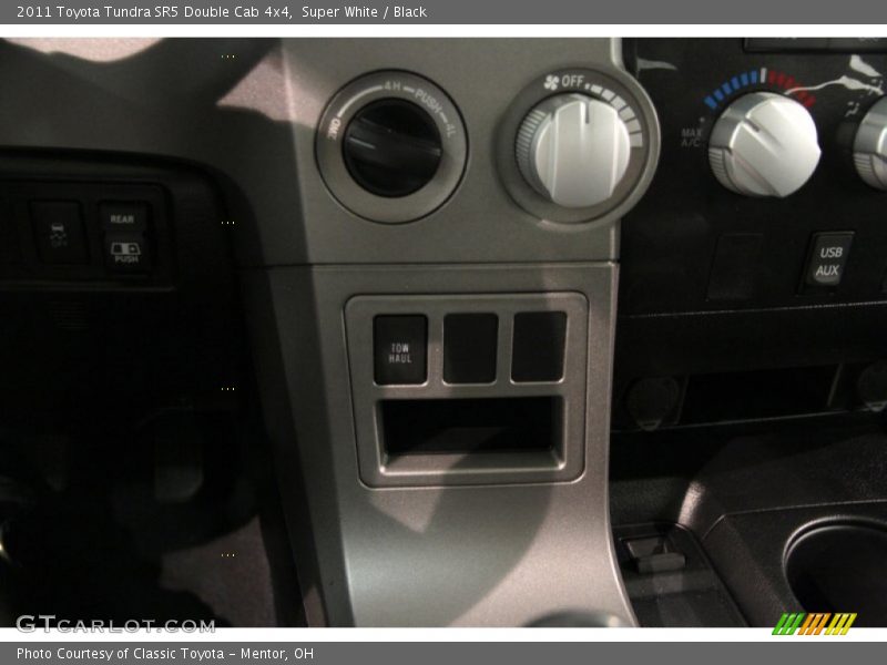 Super White / Black 2011 Toyota Tundra SR5 Double Cab 4x4