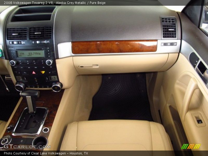 Alaska Grey Metallic / Pure Beige 2008 Volkswagen Touareg 2 V8