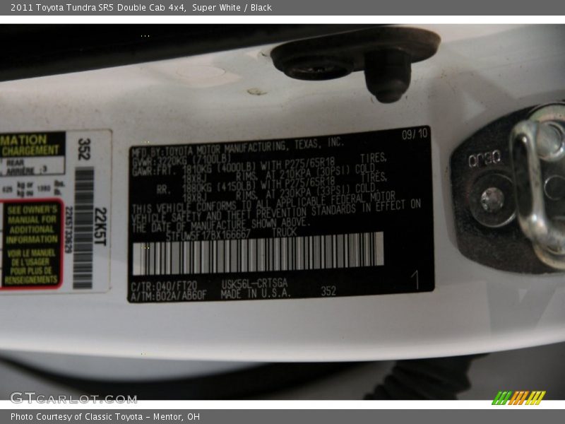 Super White / Black 2011 Toyota Tundra SR5 Double Cab 4x4