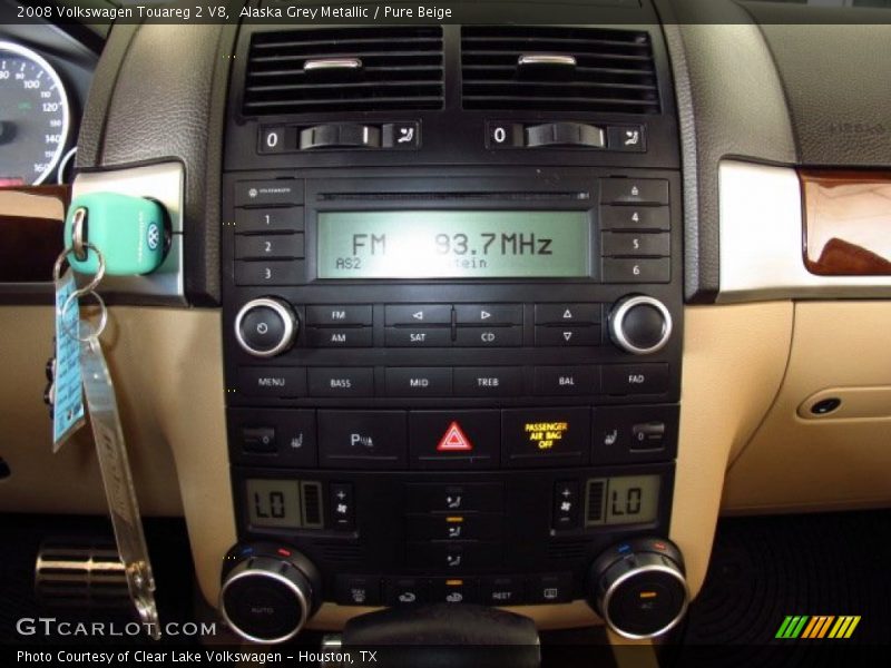 Alaska Grey Metallic / Pure Beige 2008 Volkswagen Touareg 2 V8