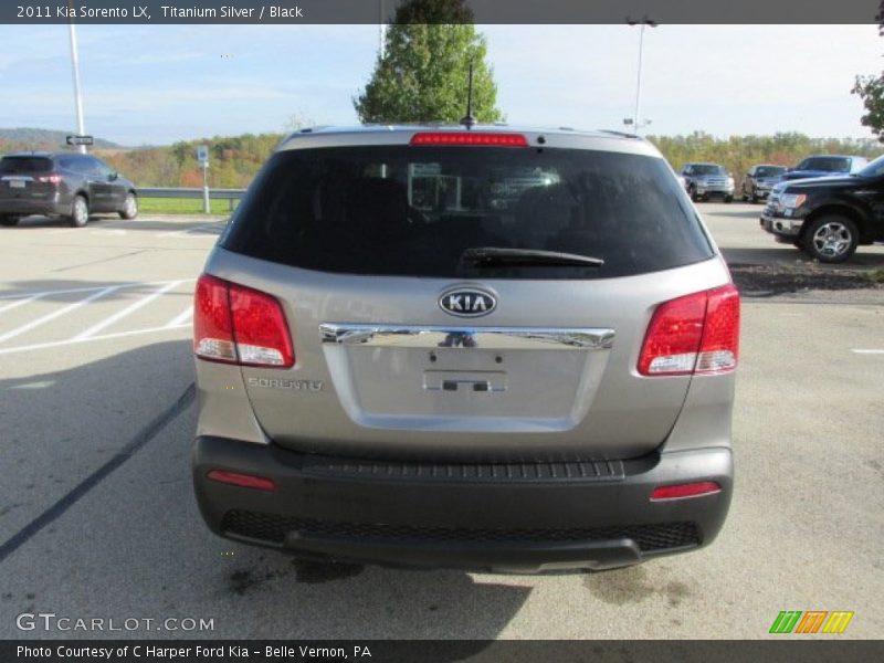 Titanium Silver / Black 2011 Kia Sorento LX