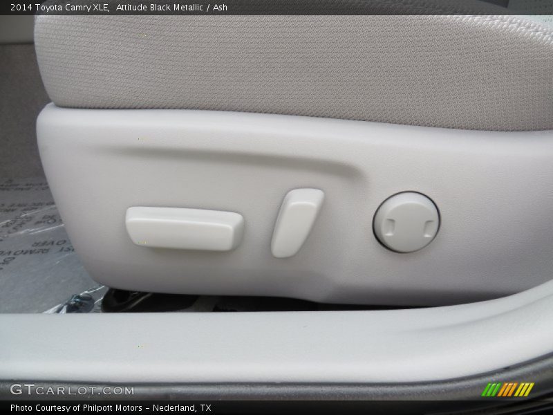 Attitude Black Metallic / Ash 2014 Toyota Camry XLE