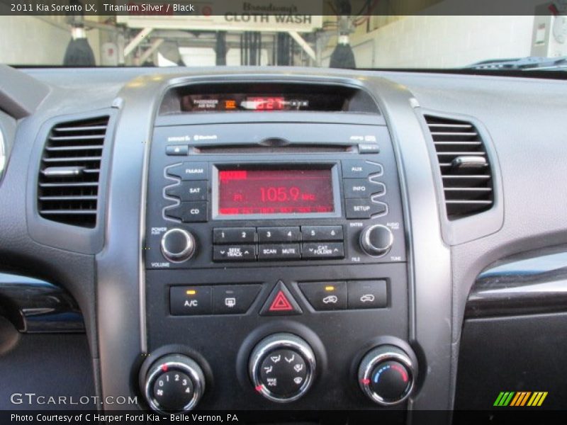 Titanium Silver / Black 2011 Kia Sorento LX