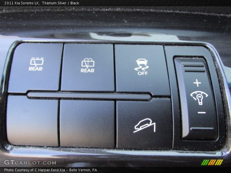 Titanium Silver / Black 2011 Kia Sorento LX