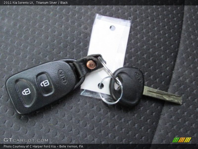Titanium Silver / Black 2011 Kia Sorento LX