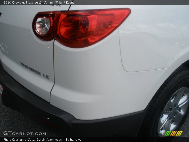 Summit White / Ebony 2010 Chevrolet Traverse LS