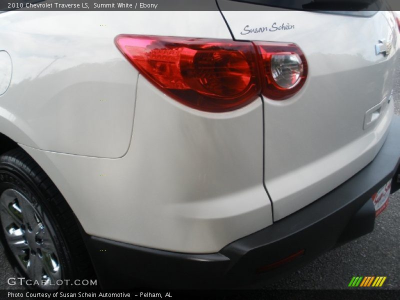Summit White / Ebony 2010 Chevrolet Traverse LS