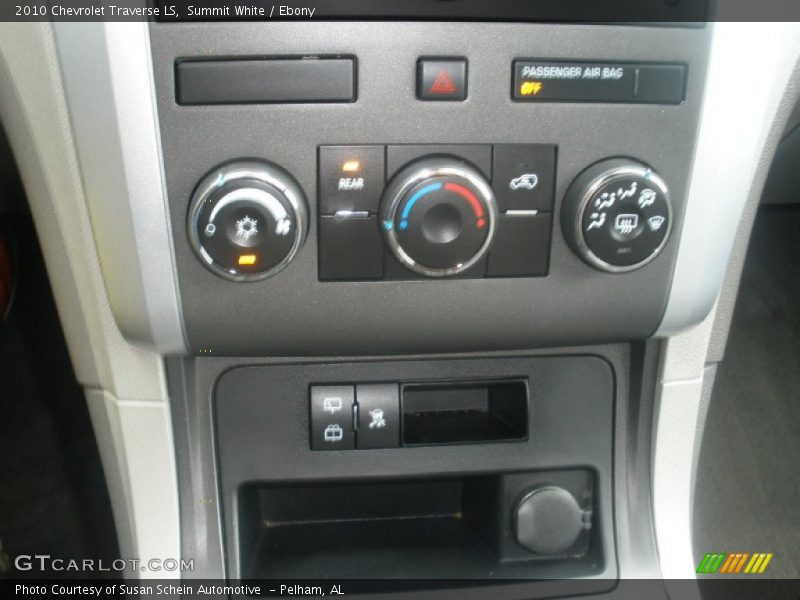 Summit White / Ebony 2010 Chevrolet Traverse LS