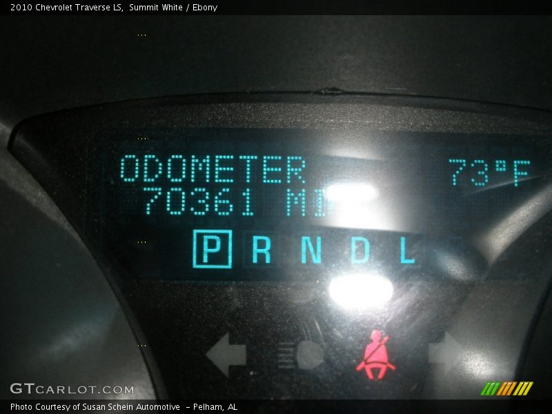 Summit White / Ebony 2010 Chevrolet Traverse LS