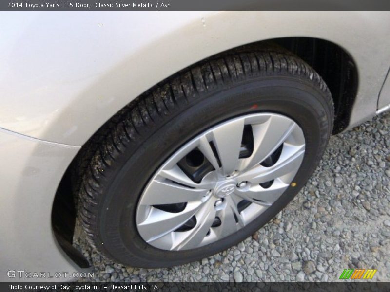 Classic Silver Metallic / Ash 2014 Toyota Yaris LE 5 Door