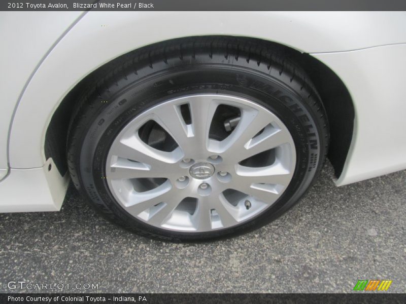 Blizzard White Pearl / Black 2012 Toyota Avalon