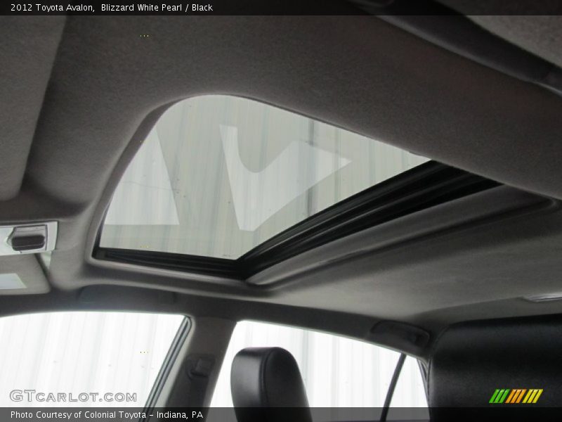 Blizzard White Pearl / Black 2012 Toyota Avalon