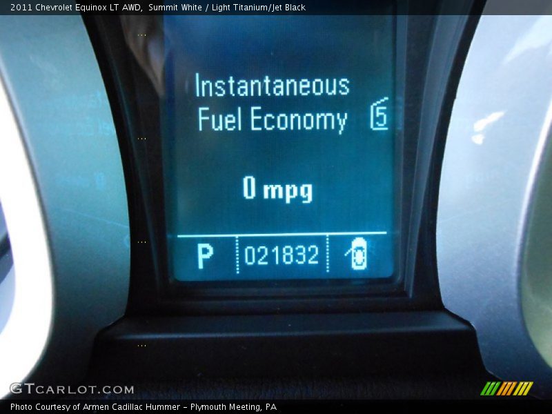 Summit White / Light Titanium/Jet Black 2011 Chevrolet Equinox LT AWD