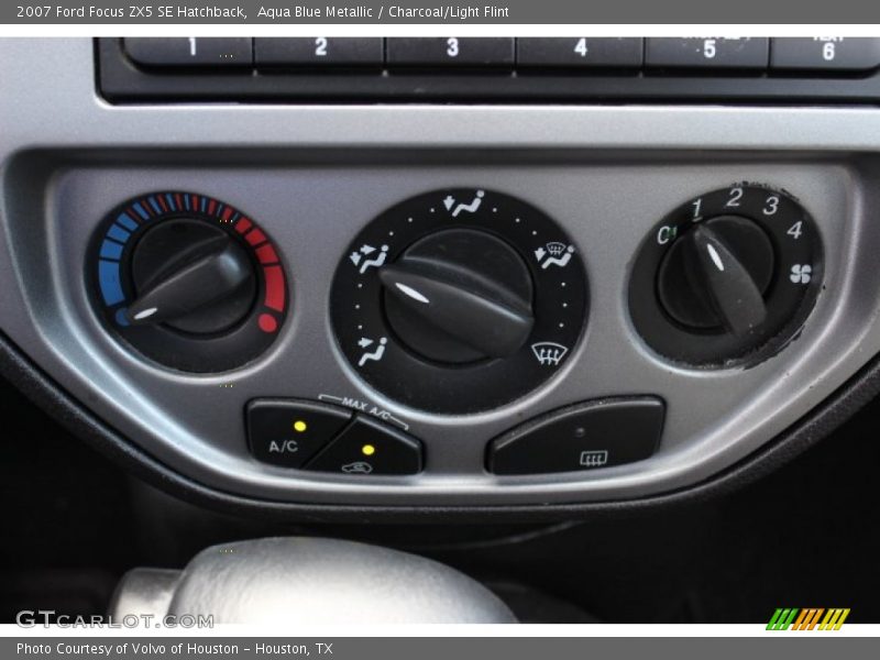 Controls of 2007 Focus ZX5 SE Hatchback