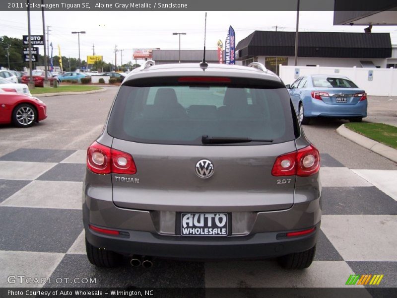 Alpine Gray Metallic / Sandstone 2011 Volkswagen Tiguan SE