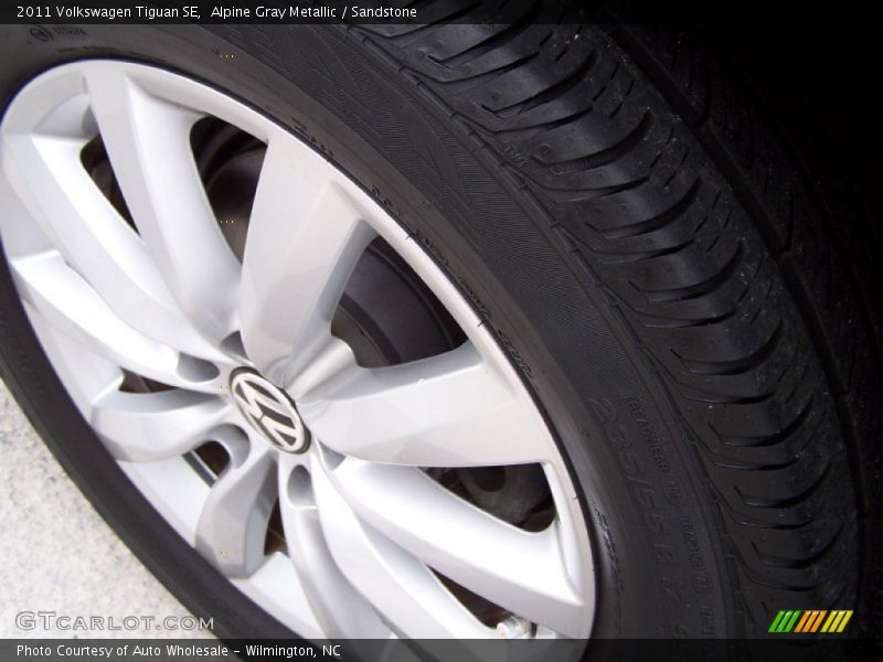 Alpine Gray Metallic / Sandstone 2011 Volkswagen Tiguan SE