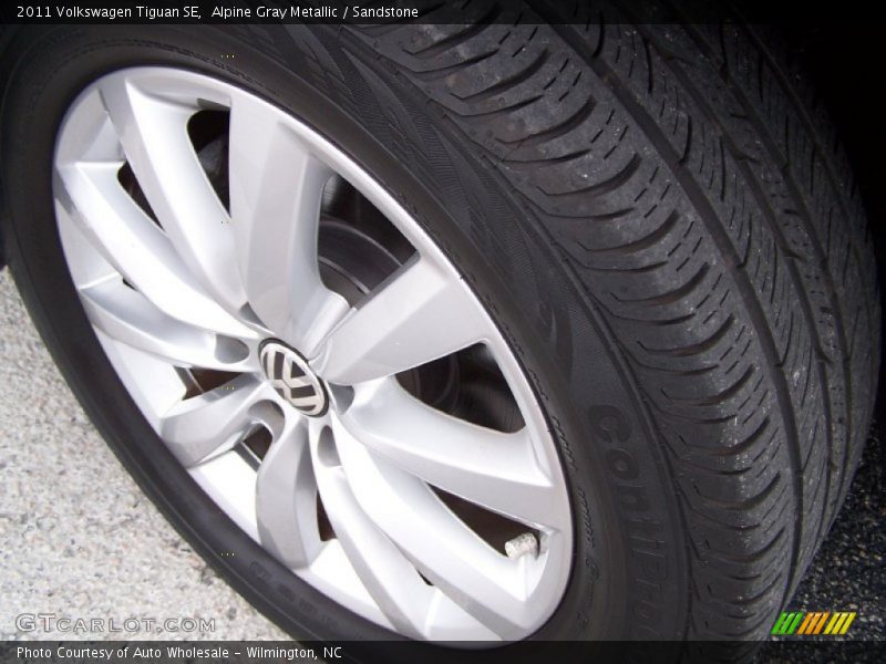 Alpine Gray Metallic / Sandstone 2011 Volkswagen Tiguan SE