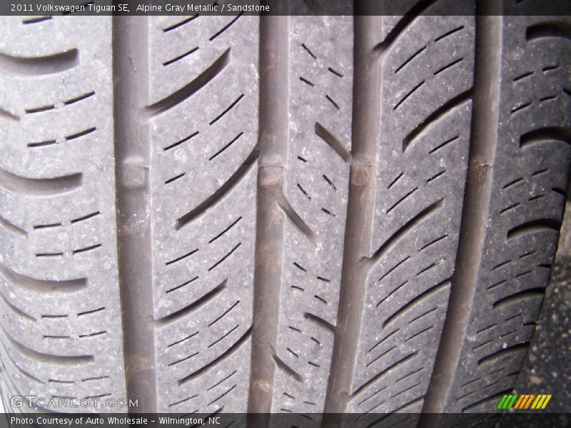 Alpine Gray Metallic / Sandstone 2011 Volkswagen Tiguan SE