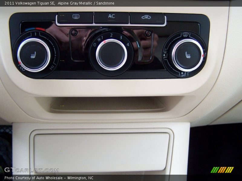 Alpine Gray Metallic / Sandstone 2011 Volkswagen Tiguan SE