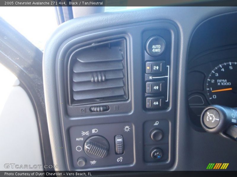 Black / Tan/Neutral 2005 Chevrolet Avalanche Z71 4x4