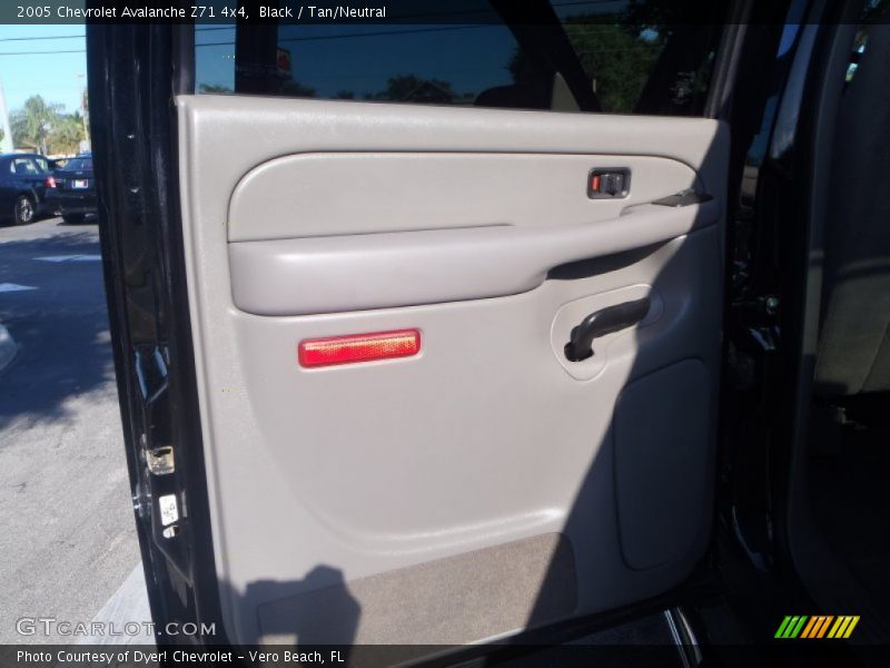 Black / Tan/Neutral 2005 Chevrolet Avalanche Z71 4x4